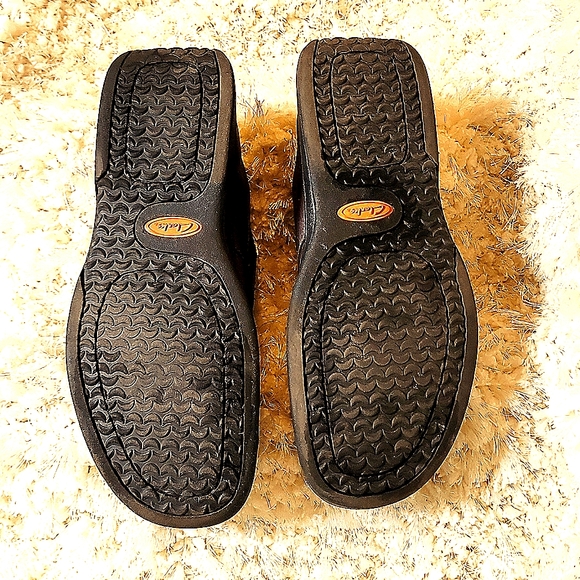 Clarks Dark Brown Leather Loafer - Picture 2 of 5